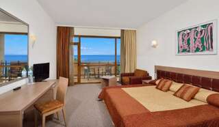 Курортные отели Sol Nessebar Palace Resort & Aquapark - All inclusive Несебр Двухместный номер с 1 кроватью и видом на море (для 3 взрослых)-2